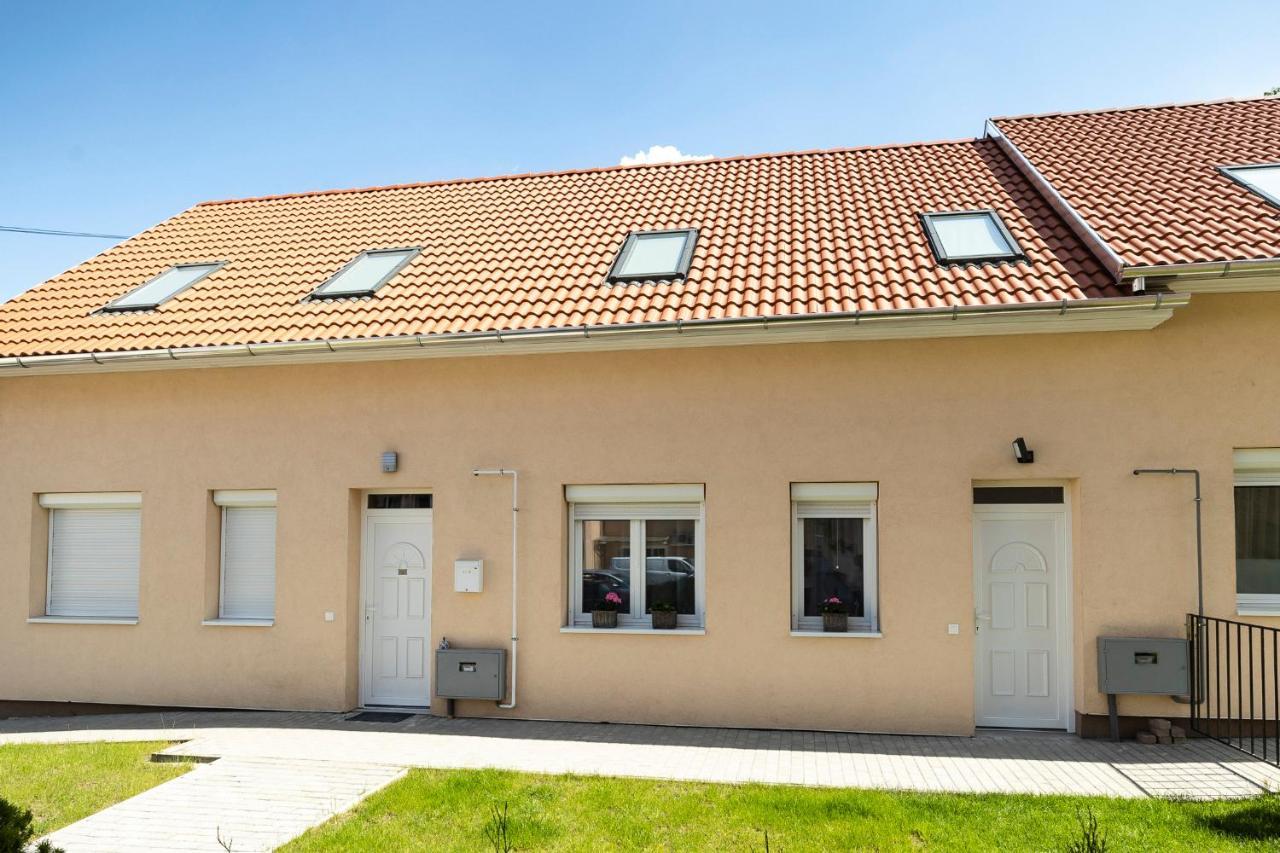 Zsendulo Apartman Apartment Eger Exterior foto